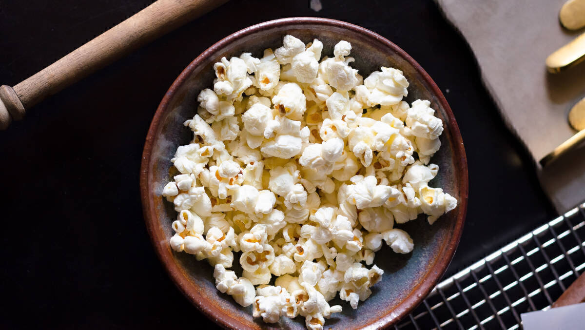 Popcorn rausholen und die Songs von Netflix auf Spotify genießen.