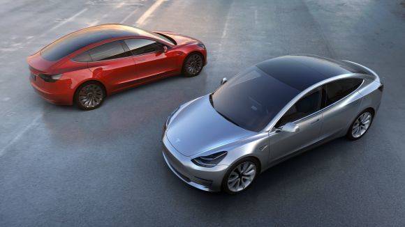 Dieser Marke vertrauen deutsche Autofahrer am meisten: Tesla.