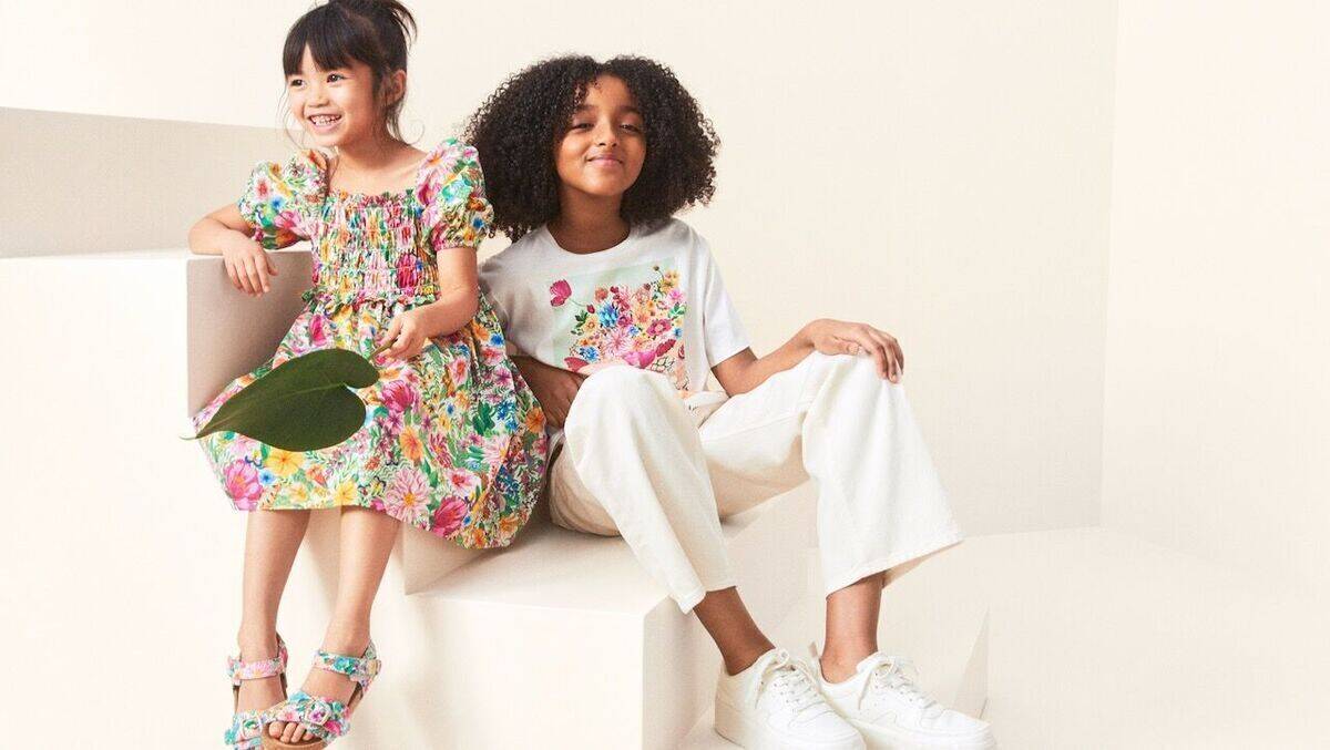 H&M hat sich mit der Designerin Angela McKay zusammengetan, um eine Kollektion für Kinder zu entwerfen– laut H&M die bisher nachhaltigste.