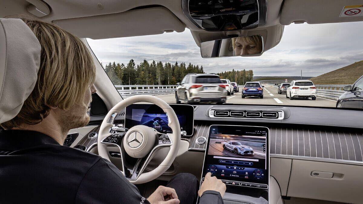 Mercedes-Benz führt hochautomatisierte Fahrzeuge ein.