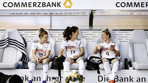 Nur bei den DFB-Frauen bleibt die Commerzbank weiterhin an Bord.