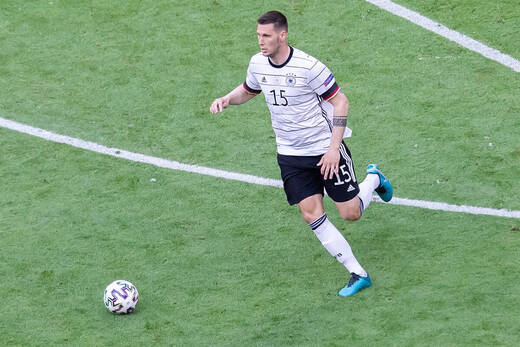 Der deutsche Nationalspieler Niklas Süle ist an Corona erkrankt