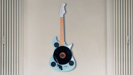 Ausgefuchst: Der Gitarren-Plattenspieler Beatfoxx GT-26 TQ Rory bietet sogar Bluetooth.