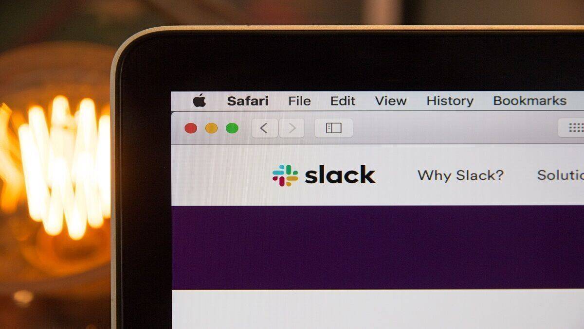 Für Slack kommen die Probleme zusätzlich ungelegen, da die Firma gerade in Verkaufsgesprächen ist.