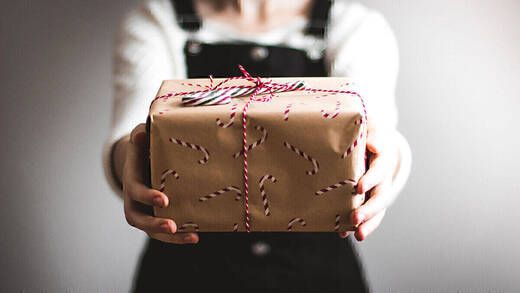 Die persönliche Geschenkübergabe wird in diesem Jahr wohl nichts - vor allem nichts in den Unternehmen