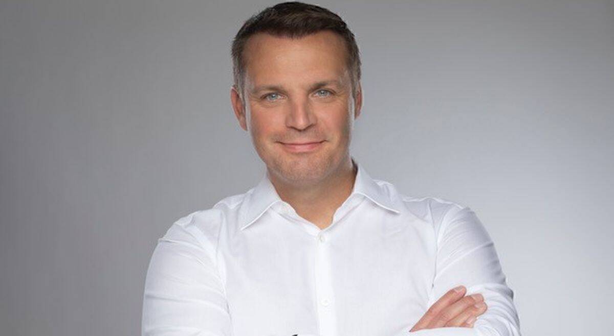 Carsten Schmitz, Chief Digital Officer von Intersport Deutschland, kommuniziert das besondere E-Commerce-Modell des Händlers